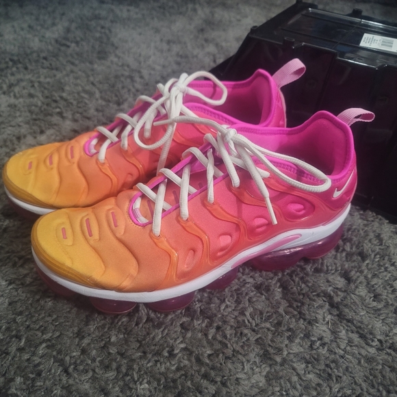 Nike Air VaporMax Plus Laser Fuchsia Summer Sunset Womens 10 - Picture 2 of 4
